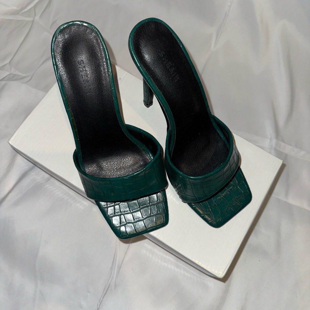 Green Square-Toed Heels - Picture 3 of 4
